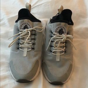 Nike air huarache- lightly worn